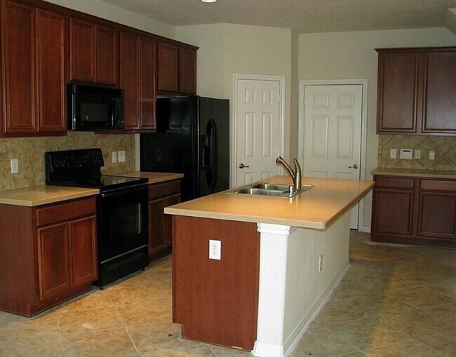 39 Benedict Canyon Loop, The Woodlands, TX 77382 Condo for Rent in