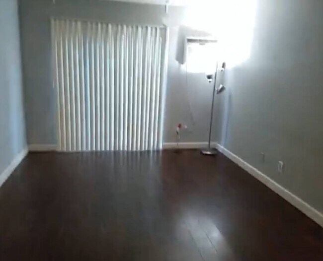 Foto del edificio - 5142 Denny Ave