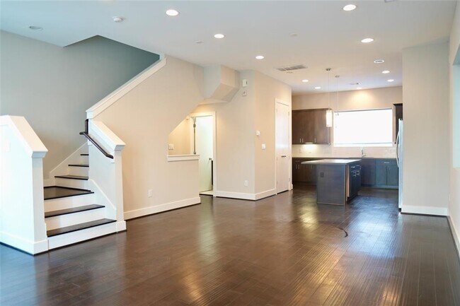 Building Photo - 1613 Milby St