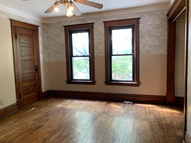 Building Photo - 701 W Marion St