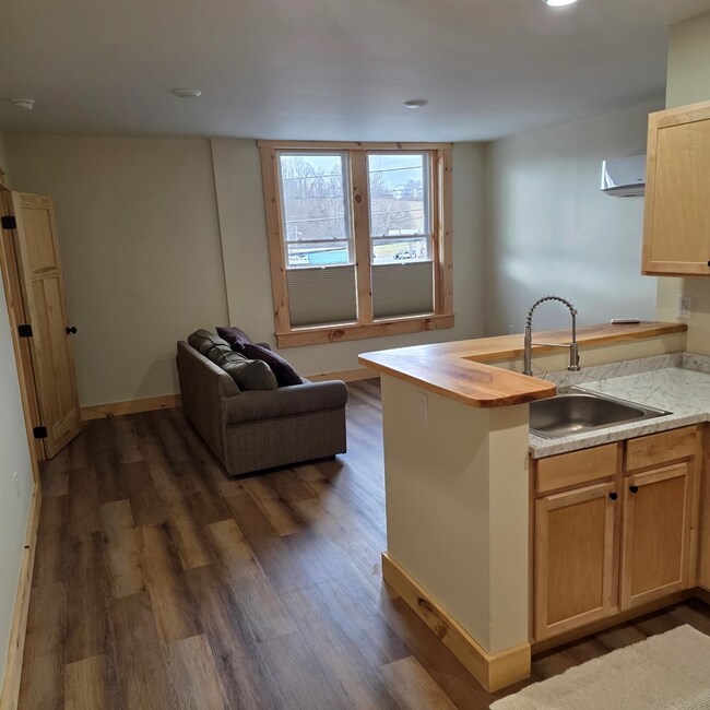 Foto del edificio - 121 E Main St