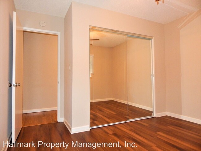 Building Photo - 208 19th St