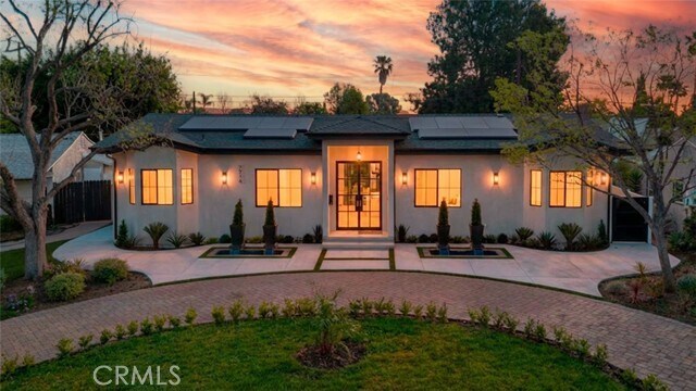 Building Photo - 7714 Lasaine Ave