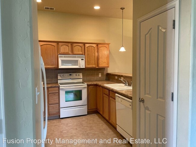 Building Photo - 3 br, 2 bath House - 580 1/2 Belhaven Way