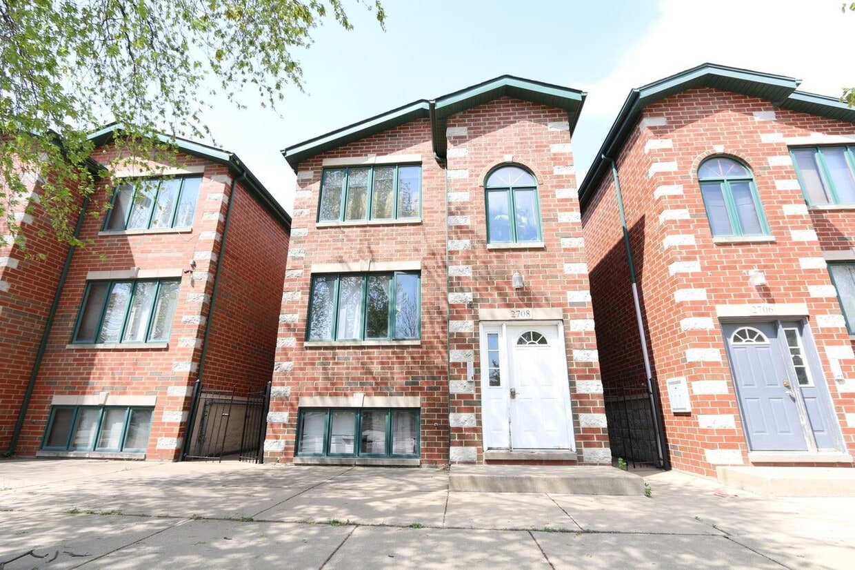 Photo - 2708 W 37th Pl (Chicago, IL)