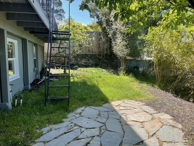 Building Photo - Newly Renovated 1 bed 1 bath