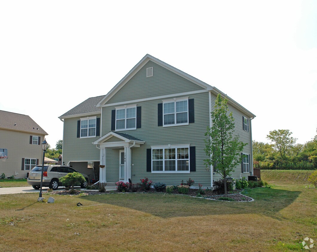 1734 Shumann Dr, Union Grove, WI 53182 Apartments in Union Grove, WI