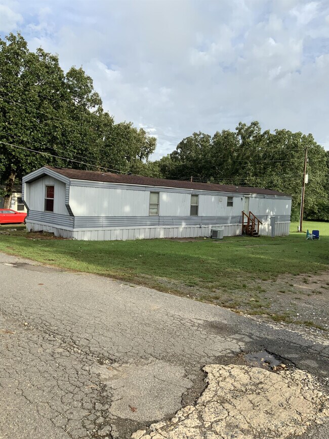 Building Photo - 1717 Hatcher Rd