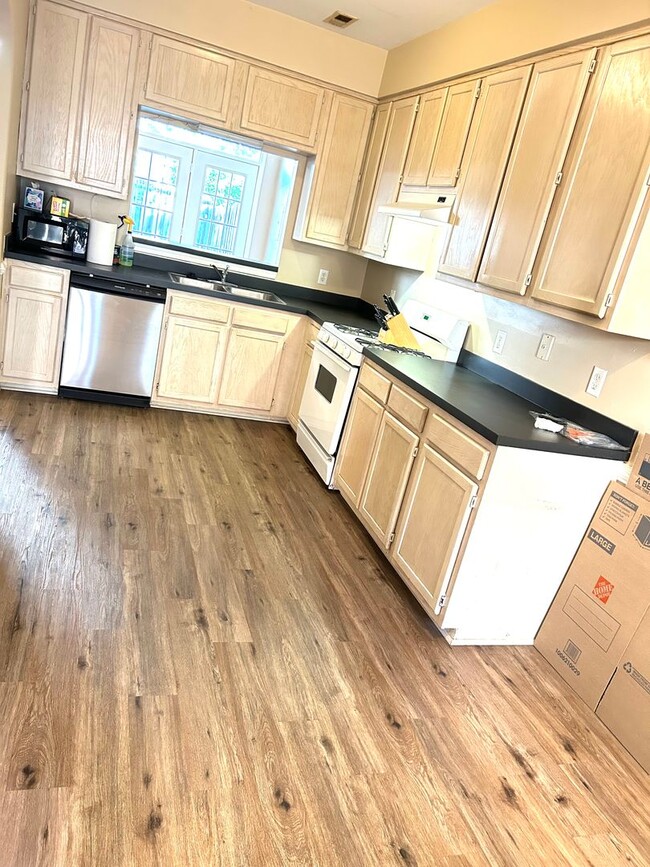 Photo - 2627 Hartley St House