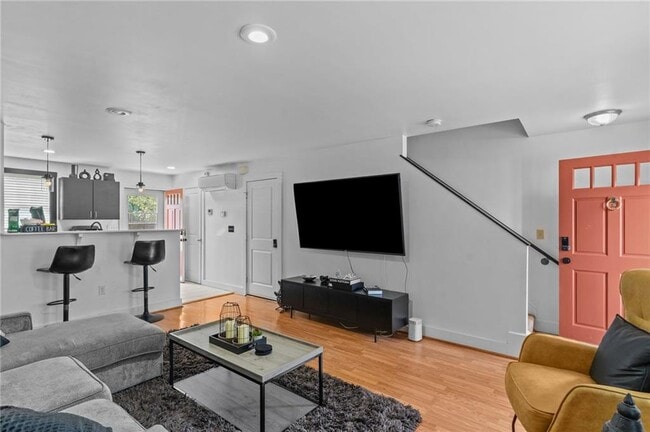 Building Photo - 18 Bridgham St