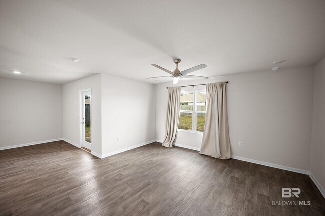 Building Photo - 3172 Vista Delmar Dr