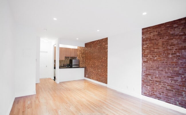 Building Photo - 310 E 85th St
