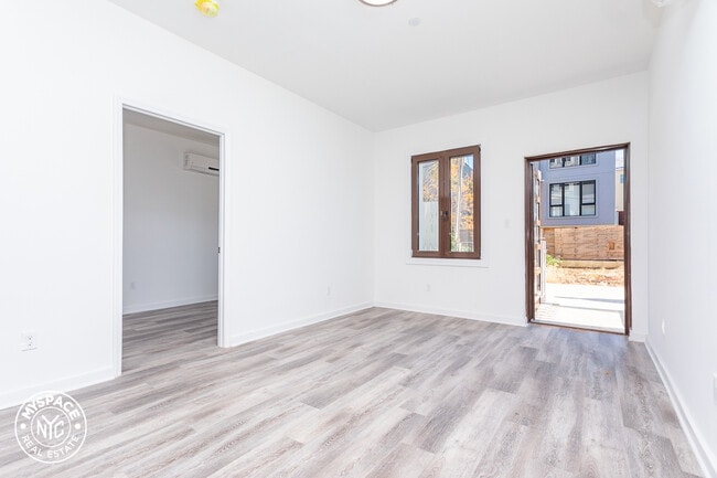 Building Photo - 28 Lawton St