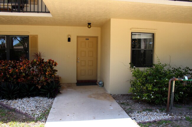 Building Photo - 2900 SW 22nd Cir