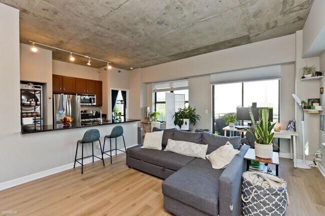 Foto del edificio - 2 br, 2 bath Condo - 1122 W Catalpa Ave