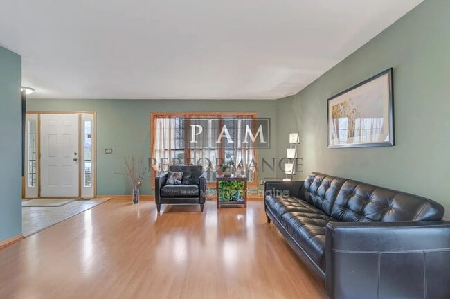 Foto del edificio - 6422 99th Ave