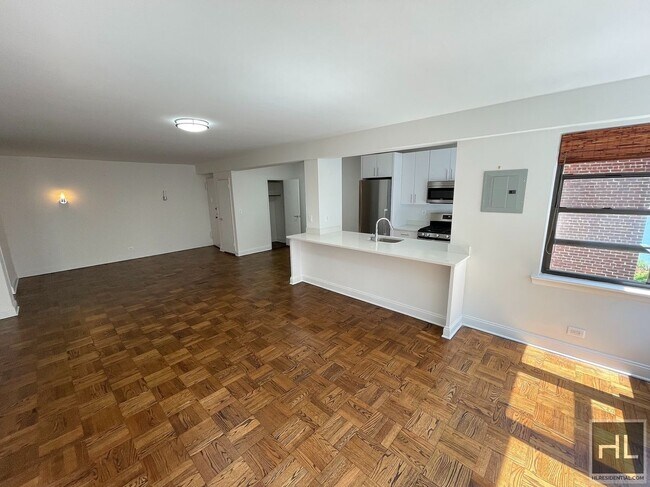 Foto del edificio - GORGEOUS 4 BED IN BEEKMAN PLACE!
