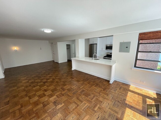 Building Photo - GORGEOUS 4 BED IN BEEKMAN PLACE!