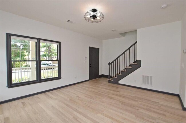 Building Photo - 931 Fern Ave SE