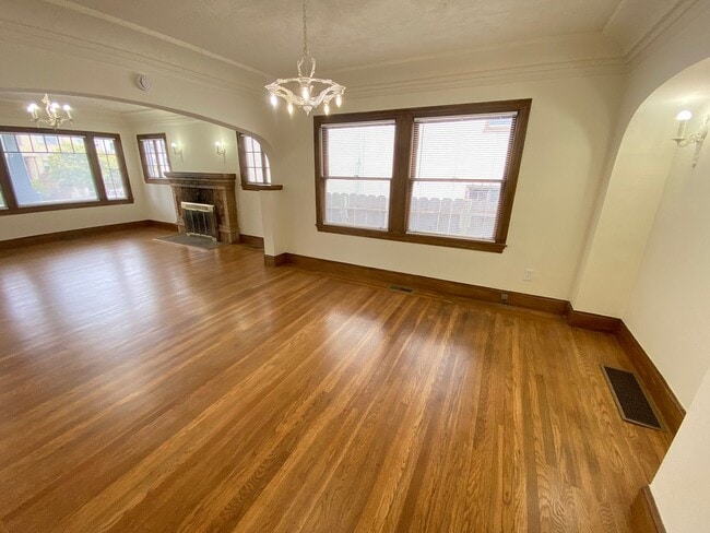 Building Photo - Advent - Low Deposit Home W/ Backyard!