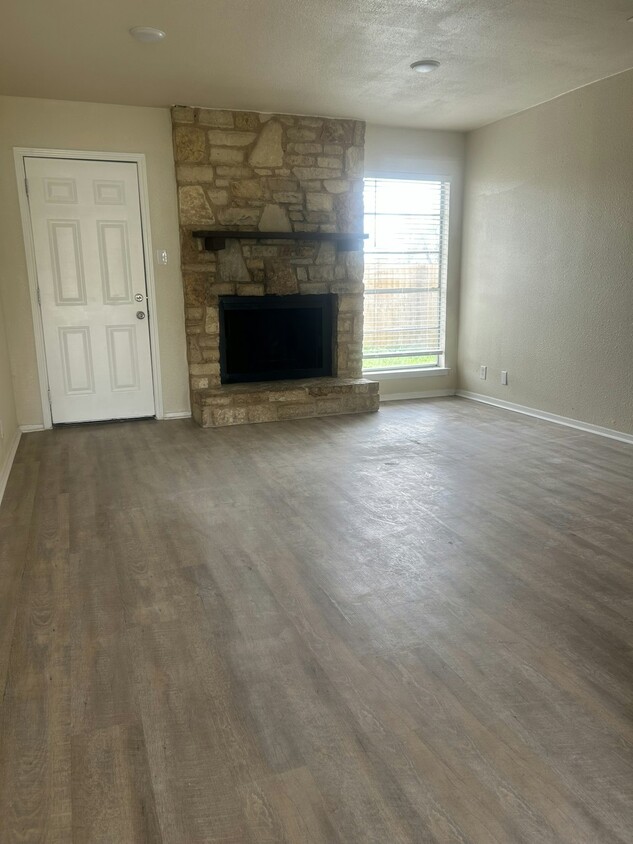 Building Photo - 901 Betsy Ross Dr