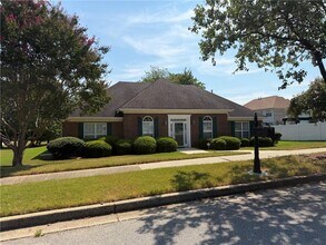 Building Photo - 1244 Saxony Dr SE