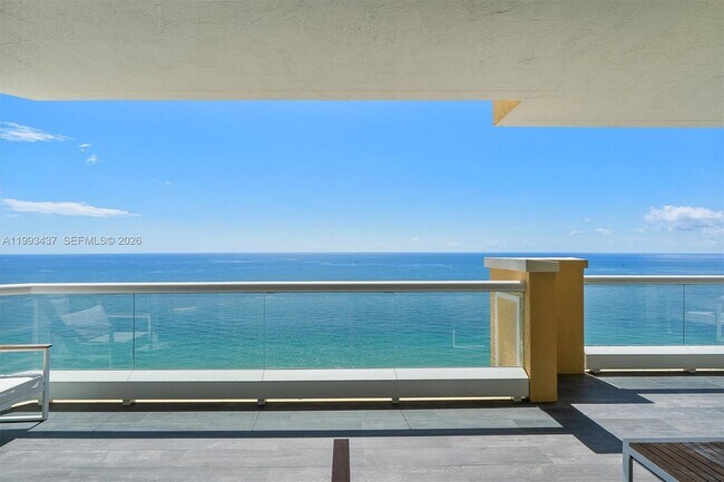 Foto del edificio - 17875 Collins Ave