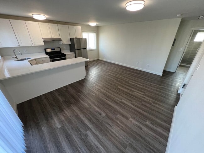 Interior Photo - 400 3rd Ave