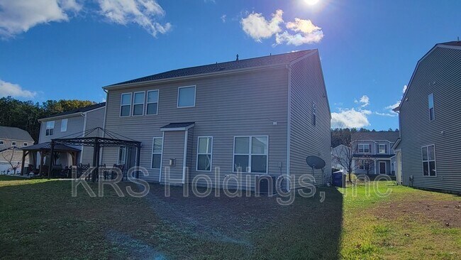 Foto del edificio - 127 Rosebud Ln