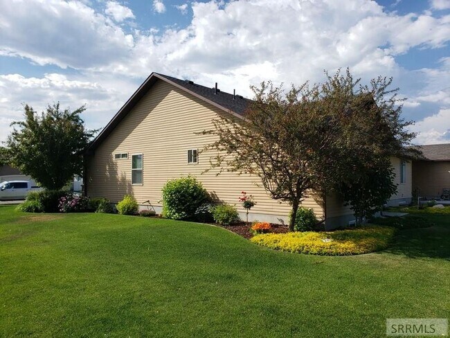 Foto del edificio - Charming 3-Bedroom, 2-Bathroom Twin Home in Stonebridge Subdivision