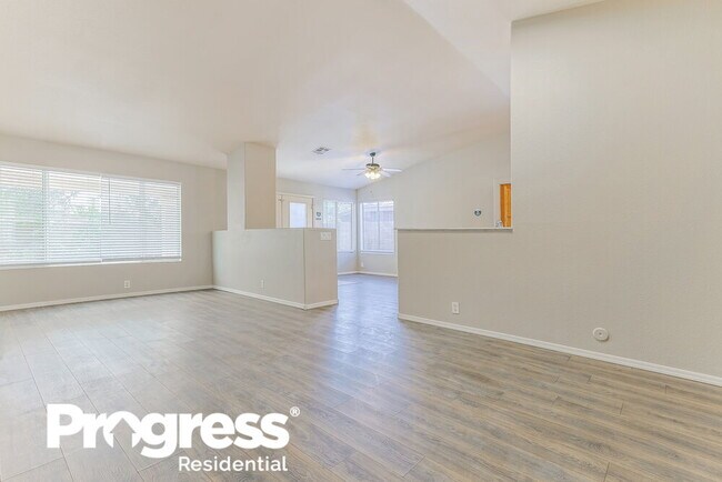 Foto del edificio - 1623 E Oakland St