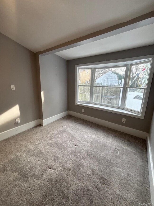 Foto del edificio - 36 Edwin Ct