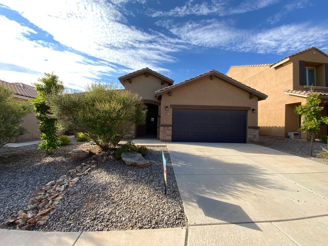 Primary Photo - Beautiful 3 Bedroom Plus Office Recent Con...