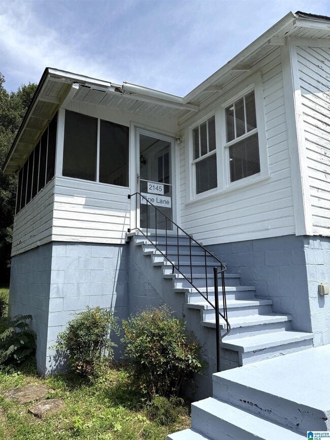 Building Photo - 2145 Pine Ln