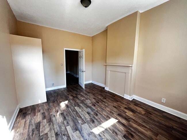 Building Photo - E Washington Duplex
