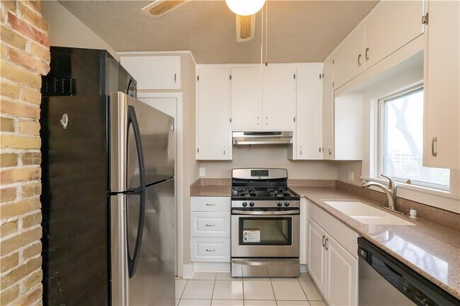 Building Photo - 3107 Grandview St