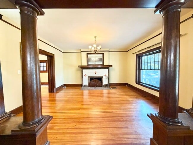 Building Photo - 2027 Murray Ave