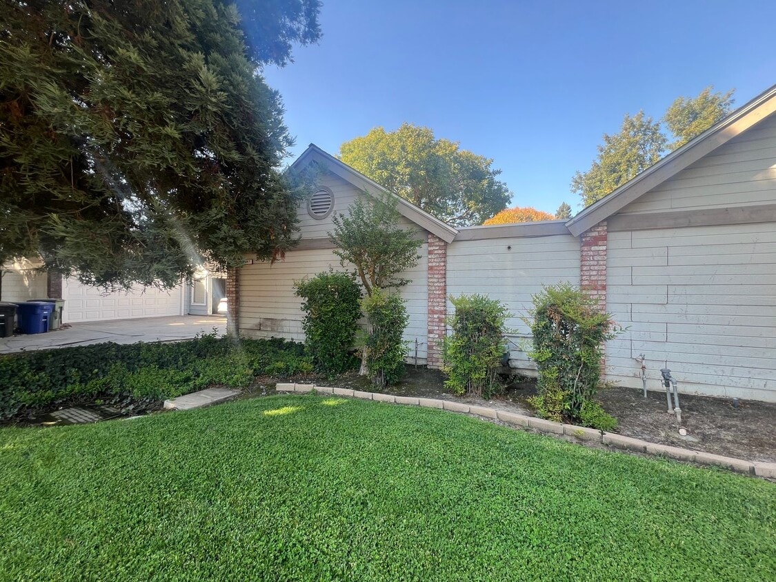 Primary Photo - Floyd Ave - Duplex