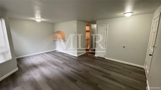 Building Photo - 1700 Lake Park Dr SW