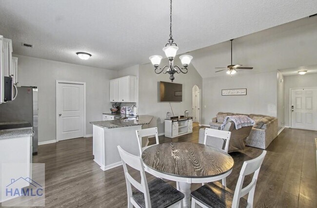 Foto del edificio - 56 Avondale Dr NE