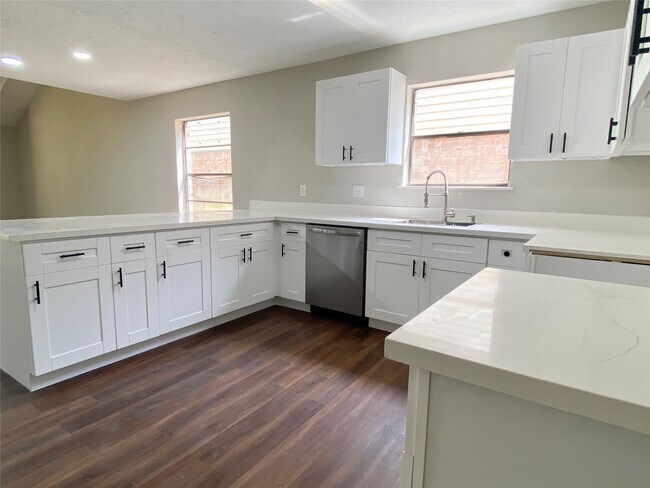 Foto del edificio - 2819 Colony Dr