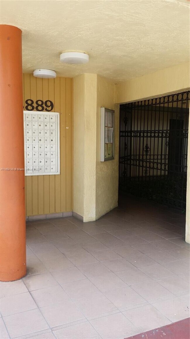 Foto del edificio - 8889 Fontainebleau Blvd