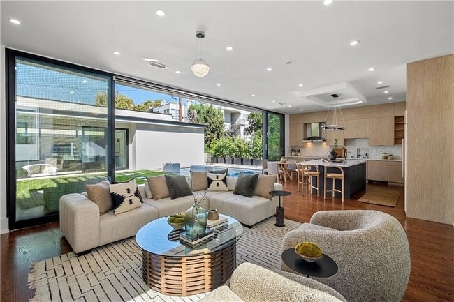 Foto del edificio - 14519 Greenleaf St