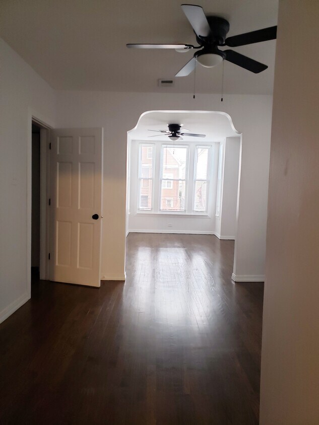 Foto principal - 1936 N Ridgeway Ave
