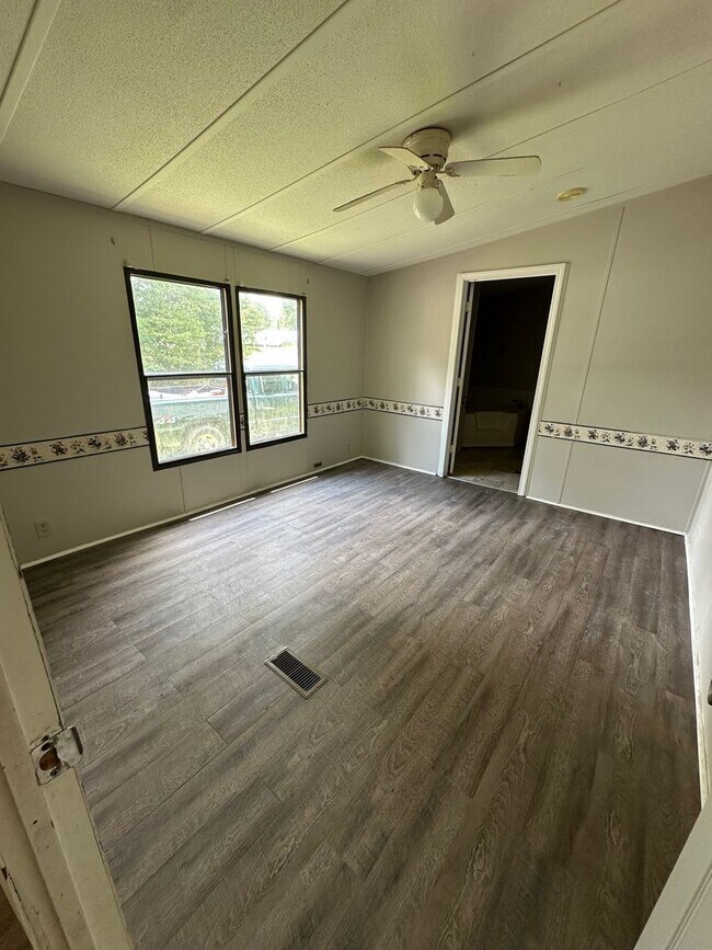 Foto del edificio - Large 3 bedroom, 2 bath mobile home in Wag...