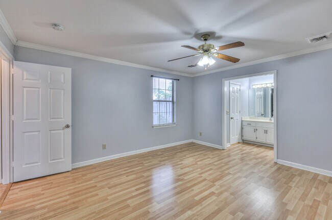 Building Photo - 621 Brentwood Pointe