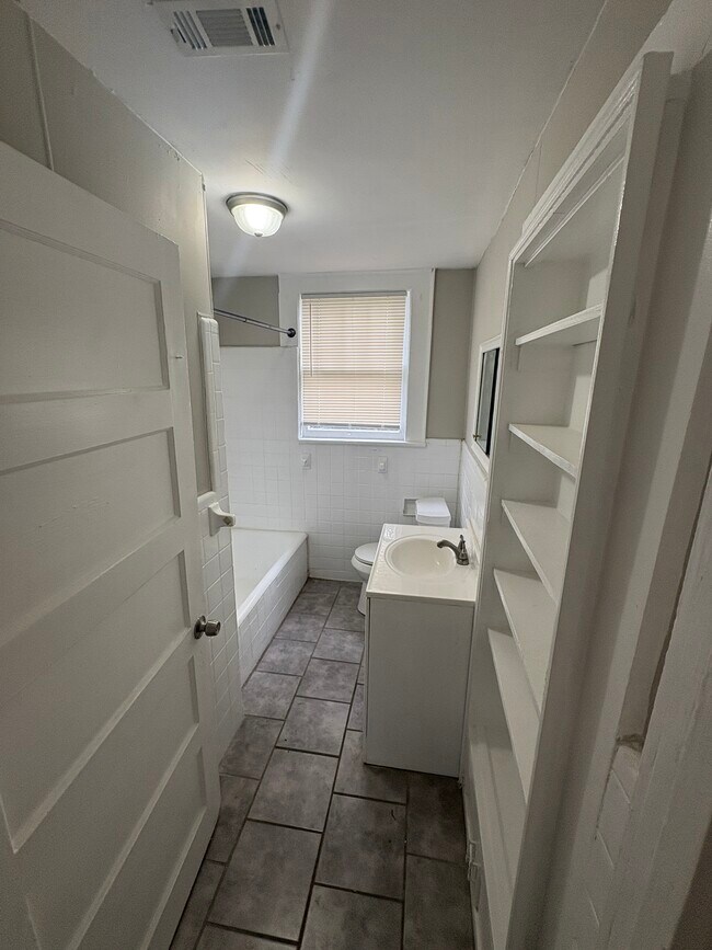 Foto del edificio - 3369 Montezuma Rd