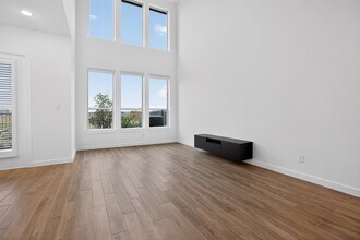 Building Photo - 16607 Lake Austin St