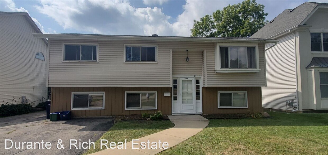 Primary Photo - 5 br, 1.5 bath House - 344 N Main St