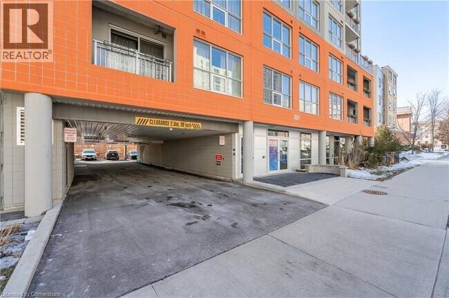 Building Photo - 321 Spruce St